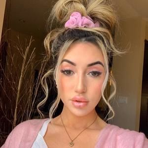 Meet your Posher, Justina